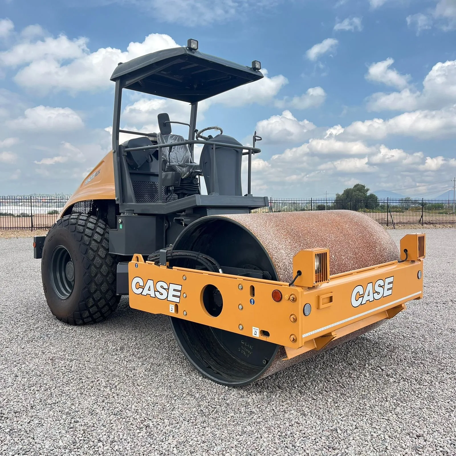 Vibrocompactador CASE 1107EX