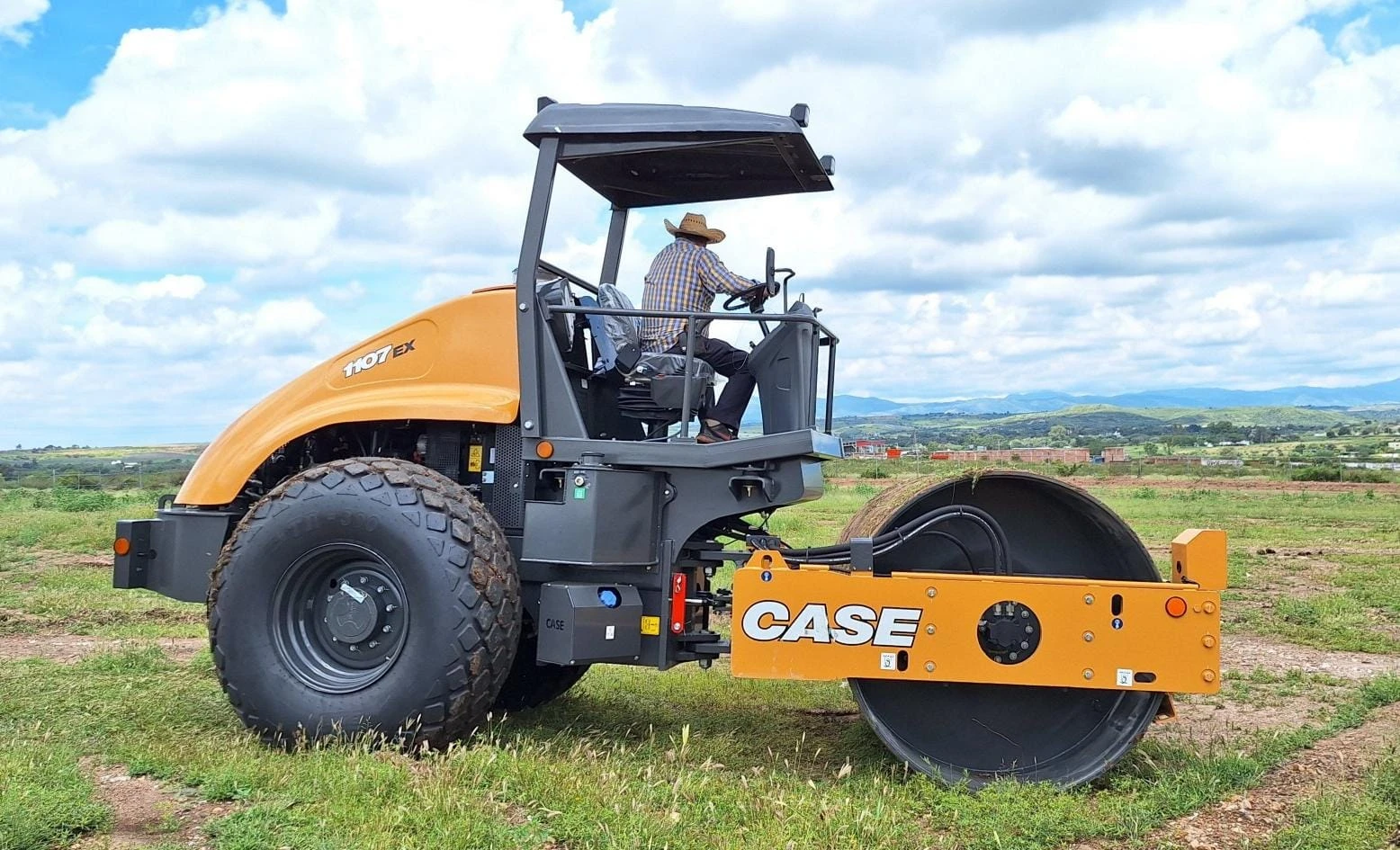 Vibrocompactador CASE 1107EX